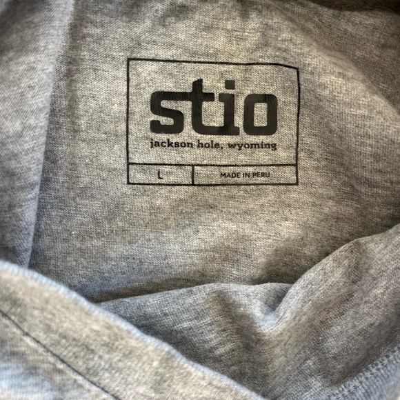Stio bundle Gray T-Shirt and Blue Athletic Shorts Set - Picture 6 of 7